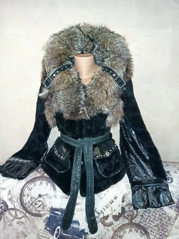 Короткая шуба, меховая куртка, мутон и чернобурка,сваровски