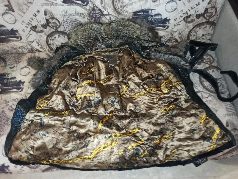 Короткая шуба, меховая куртка, мутон и чернобурка,сваровски
