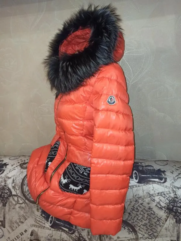 Moncler классный пуховик с вязаными карманами