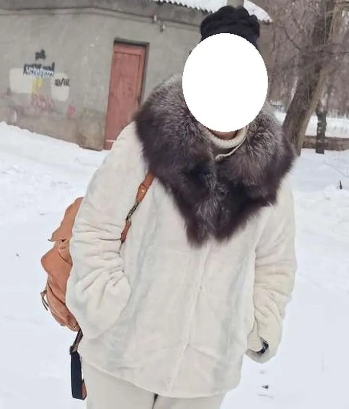 Полушубок, натуральный мех бобра и чернобурки (воротник)