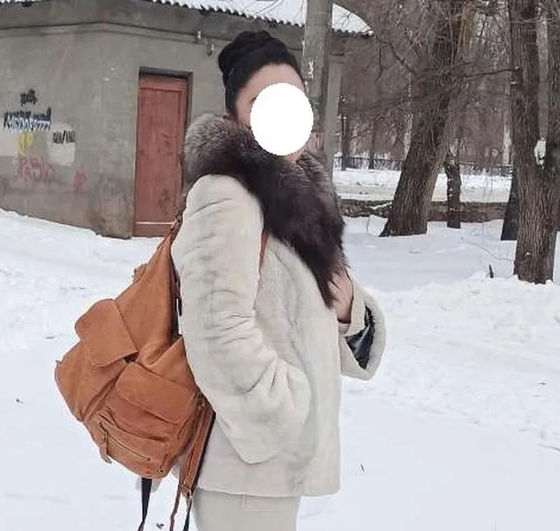 Полушубок, натуральный мех бобра и чернобурки (воротник)