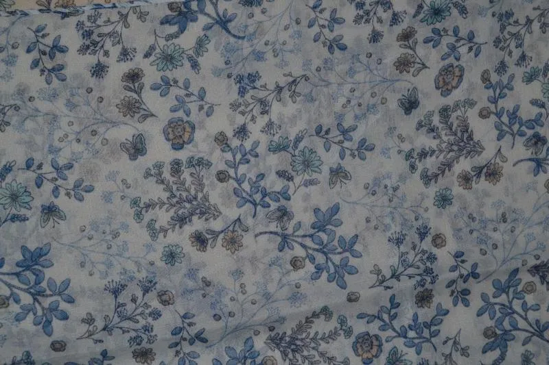 Тонкий, нежный шарф-шаль