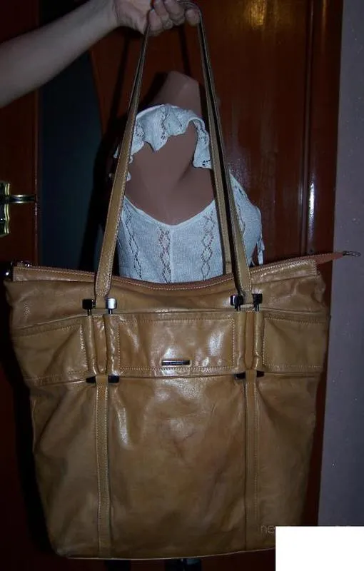 Удобная, большая кожаная (натур.) сумка