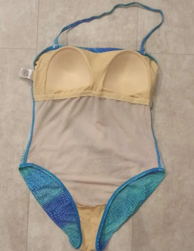 Женский сдельный купальник фирма resort, утяжка, чашечки, 12-14